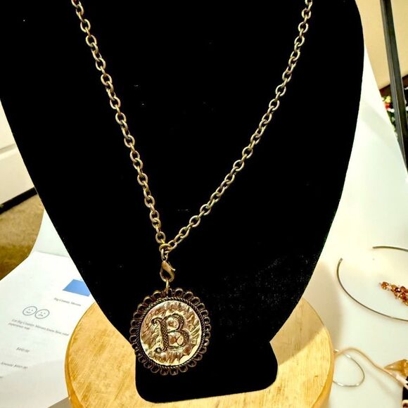 WOMENS NECKLACE WITH LETTER B - Picture 1 of 5